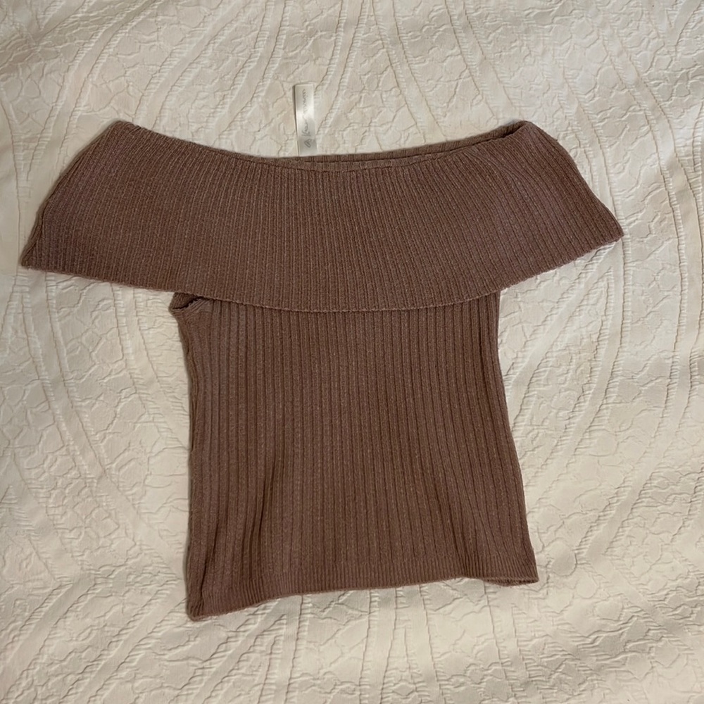 Off the shoulder Sweater cropped top. XS Mendocino